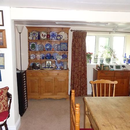 Lodge House B&B Buckland St Mary Екстериор снимка