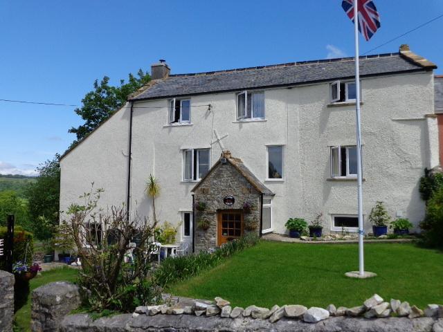 Lodge House B&B Buckland St Mary Екстериор снимка