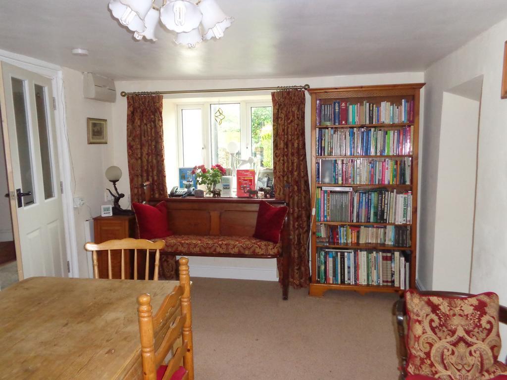 Lodge House B&B Buckland St Mary Екстериор снимка